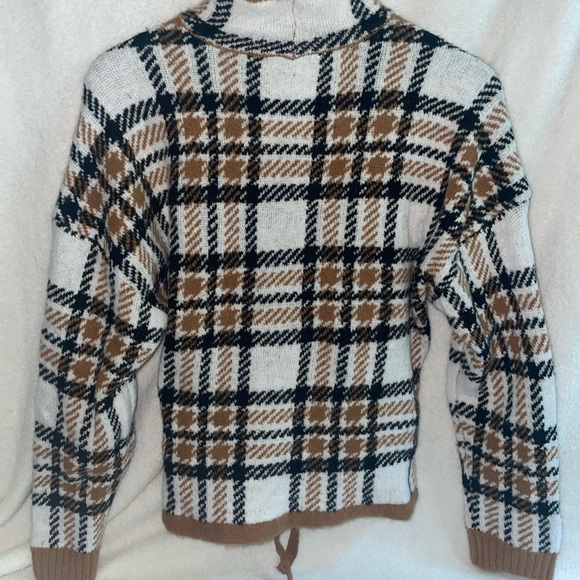 Sweater - Picture 2 of 3